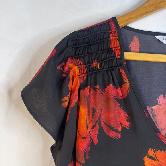 Nine West Dark Floral Whimsygoth Flutter Sleeve Dressy Blouse Size Medium - Picture 4 of 8